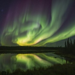 Aurora light pond reflections